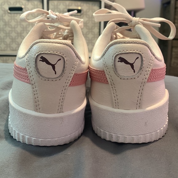Cream pumas with pink stripe - US women’s 7 - worn once, in great condition - Picture 3 of 8